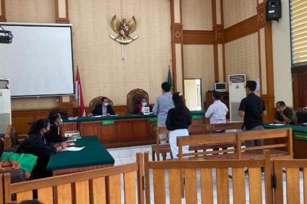 Suasana jalannya sidang praperadilan Poltabes Denpasar dengan agenda pemeriksaan saksi Jumat (29/1) (Foto : istimewa)