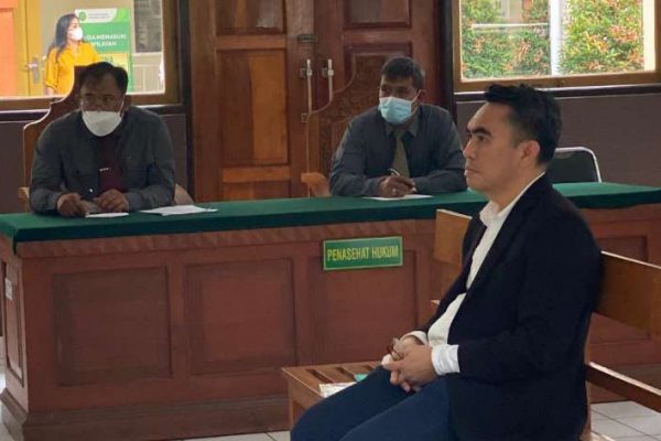 Saksi ahli DR Jamin Ginting, saat didengar keterangannya disidang praperadilan di PN Denpasar Rabu (10/2/21). (foto: istimewa)