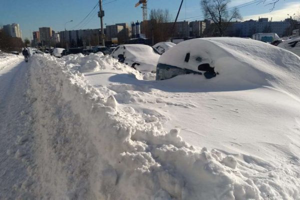 Salah satu sudut kota Moskow Rusia ditutupi salju pada Jumat (19/2). (foto: joaquim rohi)