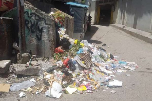Di TPS inilah sampah medis ini ditemukan (Foto : andy/kupangterkini.com)