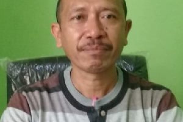 Lurah Oepura, Nehemia Sunbanu memberikan penjelasan terkait Glory Swalayan. (ist)