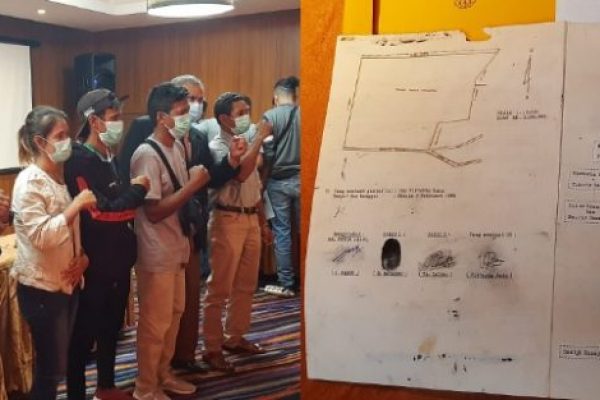 Bukti-bukti tanah marga Konay yang ditunjukkan ahli waris Victoria Anin kepada media. (yandry/kupangterkini.com)
