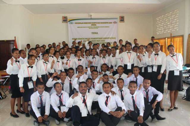 Foto bersama mahasiswa/I STIPAS Keuskupan Agung Kupang, mereka berencana melakukan studi banding ke Provinsi Bali