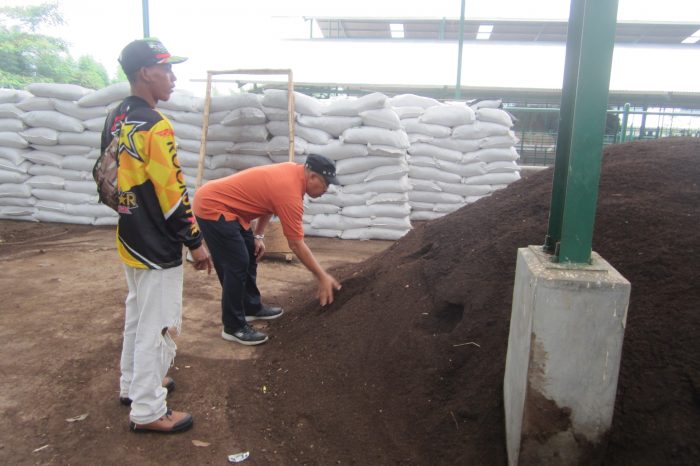 Pupuk yang dihasilkan dari sampah yang diolah mengunakan teknologi EM. (ist)