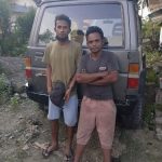 Ardi Edon bersama Erik Mada, pemuda Kelurahan Babau yang pertama kali menemukan jasad korban terseret banjir. (yandry/kupangterkini.com)