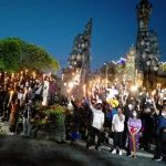 Elemen Bali peduli NTT melakukan penggalangan dana yang diakhiri dengan doa bersama untuk korban bencana. (ist)