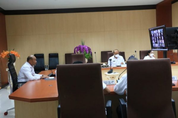 Gubernur NTT, Victor Bungtilu Laiskodat saat menjadi keynote speech dalam webinar transformasi digital pendidika. (ist)