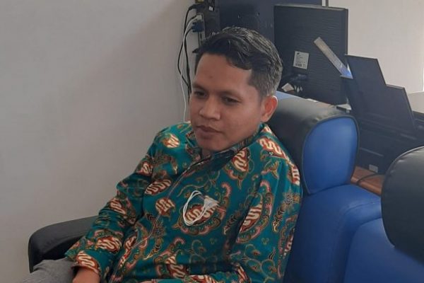 Yuvensius Tukung, Ketua Fraksi Nasdem saat berkomentar terkait kelanjutan persidangan yang belum pasti (yandry/kupangterkini.com)