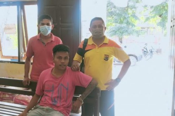 Pelaku tindak kekerasan, Guido Candra Lanang, saat diamankan di Polsek Kupang Tengah (ist)