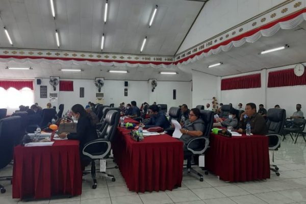 Suasana ruang sidang pembacaan laporan pansus (yandry/kupangterkini.com)