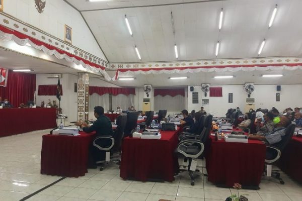 Suasana persidangan yang di skors karena ketidakhadiran kepala BPBD (yandry/kupangterkini.com)