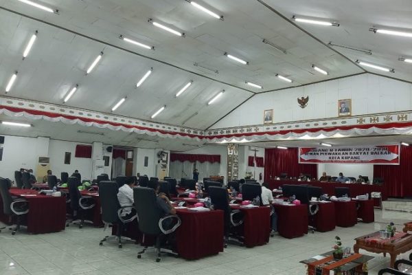 Sidang paripurna kembali diskors lantaran ketidakhadiran walikota serta wakilnya (yandry/kupangterkini.com)