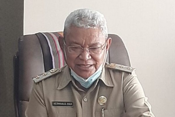 Wakil Walikota Kupang, Hermanus Man saat memberikan keterangan terkait penebalan PPKM kepada media (yandry/kupangterkini.com)