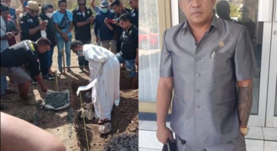 Peletakan batu pertama rumah impian almarhumah dan Jeftha Van Sooai saat ditemui di gedung DPRD Kupang. (yandry/kupangterkini.com)
