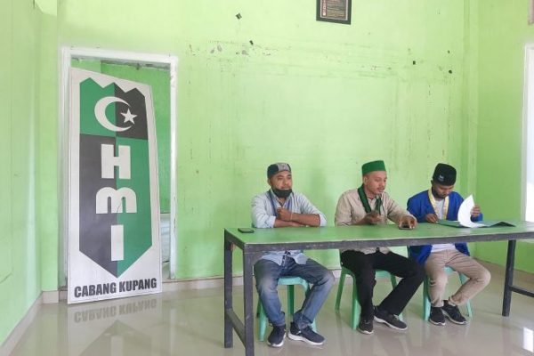 Aliansi Cipayung Kota Kupang, saat menyatakan sikap di sekretariat HMI (yandry/kupangterkini.com)