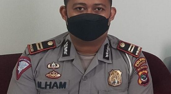 Iptu Ilham Ade Putra, kasat lantas polres Kupang saat ditemui di ruang kerjanya (yandry/kupangterkini.com)