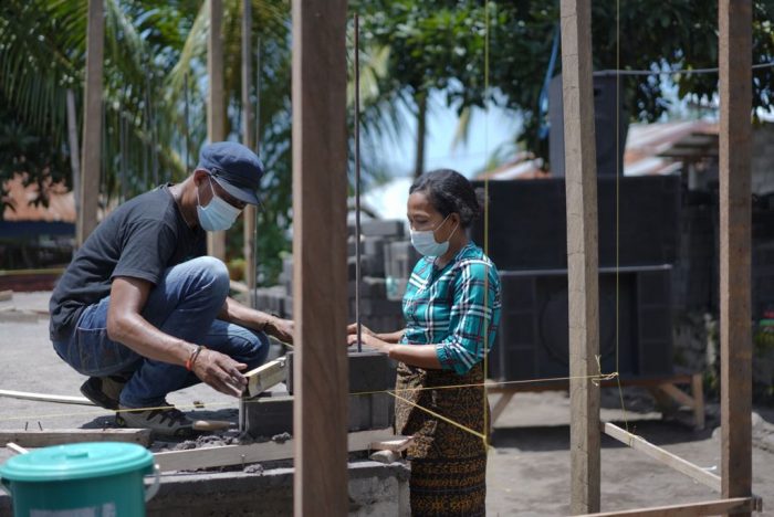 Pembangunan rumah layak huni dari PLN NTT bagi masyarakat Ende. (ist)