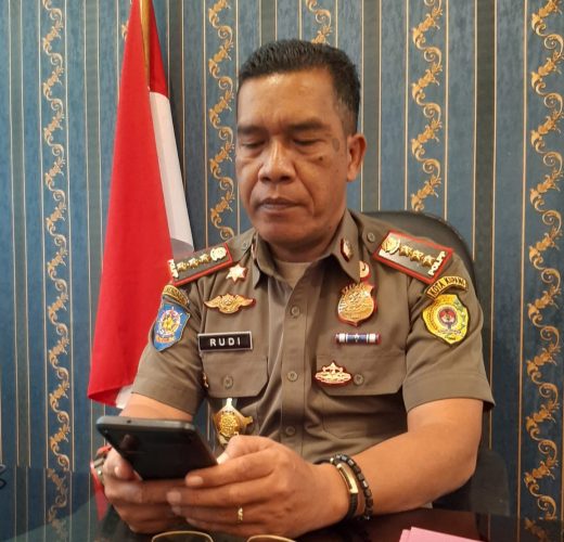 Rudi Abubakar, kepala satuan polisi pamong praja kota Kupang (yandry/kupangterkini.com)