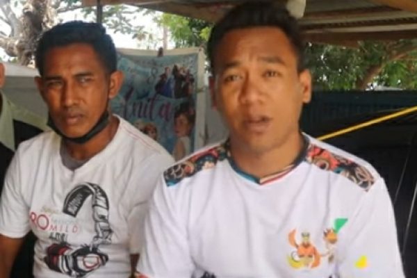 Pengurus Muaythai NTT, Fence Ferdinand (kiri) bersama pelatih Muaythai, Angga Silitonga (ist)