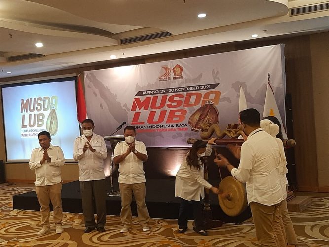 Rahayu Saraswati Djojohadikusumo, wakil ketua umum partai Gerindra saat membuka Musdalub Tidar NTT yang diadakan di hotel Kristal, Kupang. (yandry/kupangterkini.com)