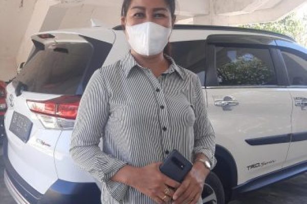 Theodora Ewalde Taek, anggota komisi IV DPRD kota Kupang (yandry/kupangterkini.com)