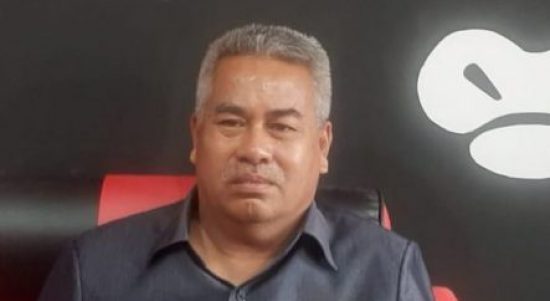 Adrianus Talli, Ketua Komisi III DPRD Kota Kupang saat menjelaskan adanya Pungli di rusunawa Oeba (yandry/kupangterkini.com)