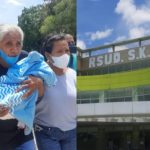 Keluarga saat menggendong jenazah bayi berusia tujuh bulan untuk dibawa pulang dengan paksa (yandry/kupangterkini.com)
