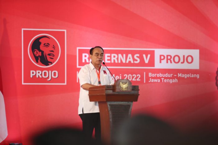 Ketua Umum DPP PROJO (Pro Jokowi), Budi Arie Setiadi berpidato dalam pembukaan Rakernas V PROJO 2022 di Lapangan Ngargogondo, Kecamatan Borobudur, Kabupaten Magelang, Jawa Tengah, pada Sabtu (21/05/22). Foto : DPP PROJO.