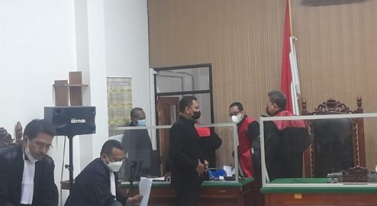Jaksa penuntut serta Majelis Hakim saat meninggalkan ruang sidang (yandry/kupangterkini.com)