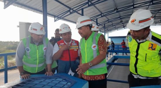 Walikota Kupang, Jefri Riwu Kore saat meninjau lokasi proyek SPAM Kali Dendeng (yandry/kupangterkini.com)