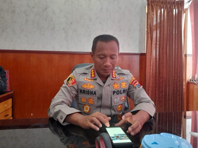 Kapolresta Kupang Kota, Kombes Pol Rishian Krisna Budhiaswanto saat ditemui diruang kerjanya (yandry/kupangterkini.com)