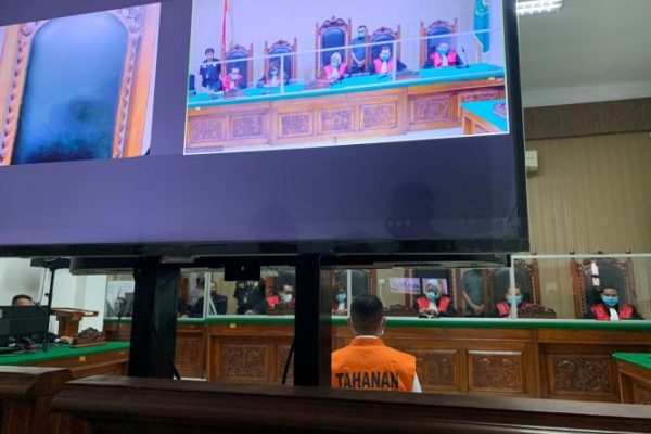 Suasana Sidang Pembacaan tuntutan Randy Badjideh (yandry/kupangterkini.com)