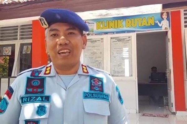 Kepala Rutan Kelas II B Kupang, Rizal Fuady terkait keadaan Randy Badjideh di Rutan (yandry/kupangterkini.com)