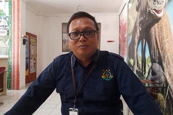 Kasi Penkum Kejati NTT, Abdul Hakim bicara soal perkembangan berkas Ira Ua (yandry/kupangterkini.com)
