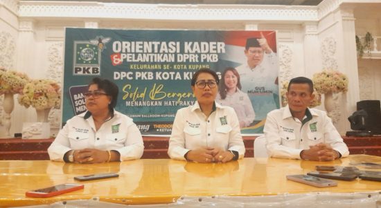 Ketua DPC PKB Kota Kupang, Theodora Ewalde Taek (yandry/kupangterkini.com)