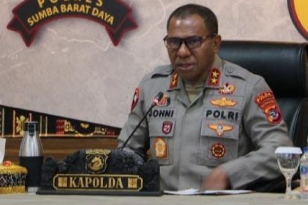 Kapolda NTT, Irjen Pol Johanis Asadoma (ist)