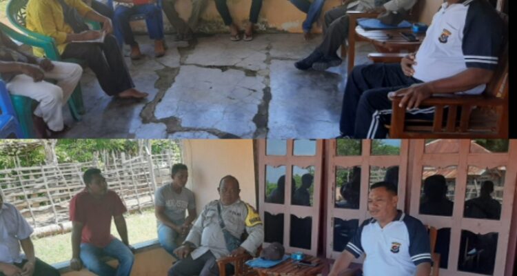 Anggota Polsek Sulamu beserta warga desa Pantulan dalam kegiatan Jumat curhat membahas permasalahan yang dihadapi (ist)
