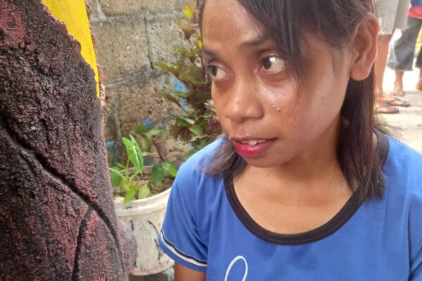 Wanita muda yang diduga penculik anak saat diamankan warga