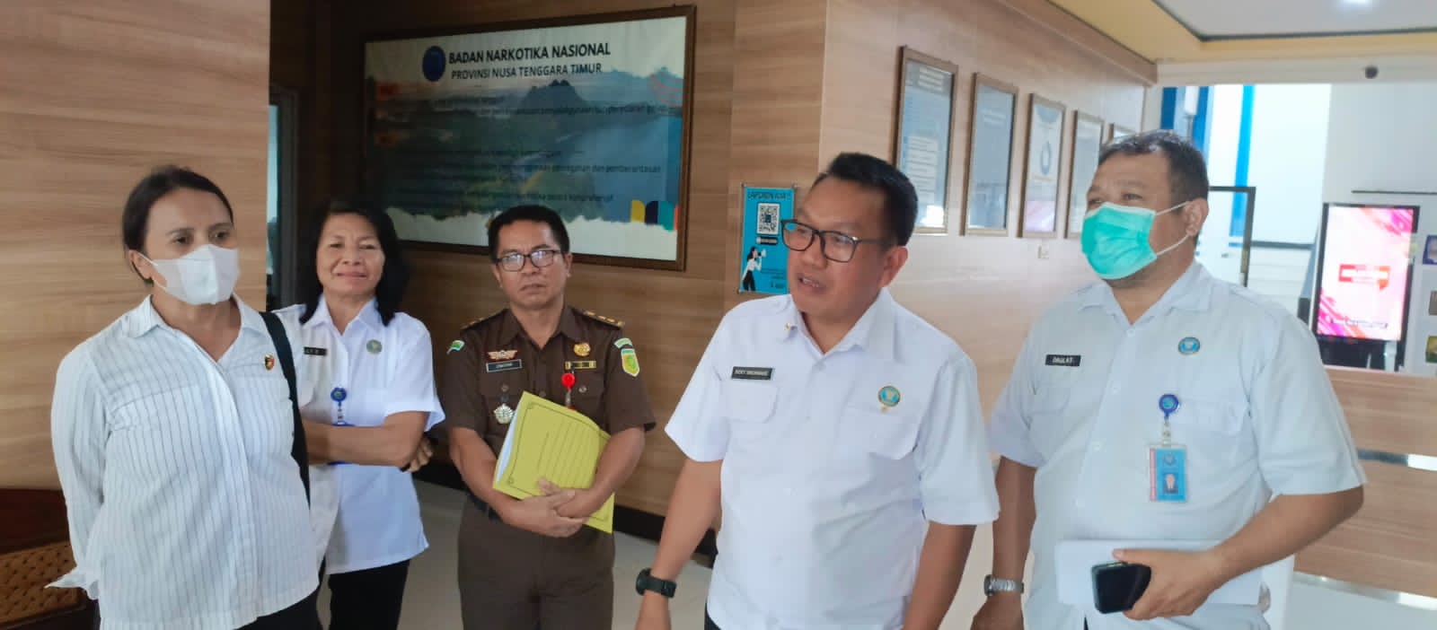 Kepala BNN Provinsi NTT, Brigjen Ricky Sikumbang saat memberikan keterangan penangkapan anggota DPRD provinsi NTT yang positif gunakan Sabu.