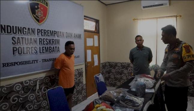 Kapolres Lembata, AKBP I Gede Eka Putra Astawa saat menginterogasi tersangka Ko Ceng (Humas Polres Lembata)