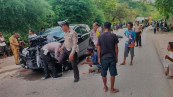 Tampak mobil dinas Kajari TTS setelah kecelakaan (ist)