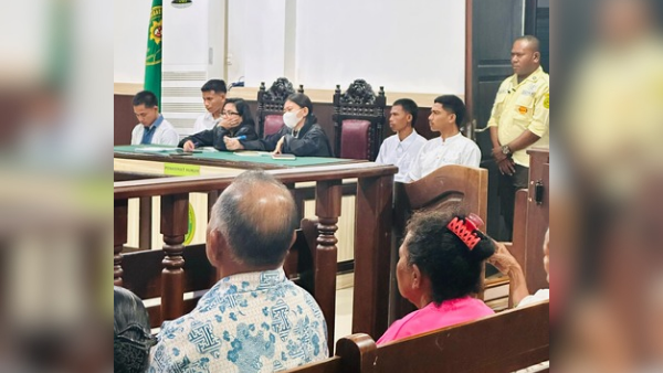 Suasana sidang kasus pengeroyokan almarhum Buce Lubalu