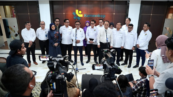 Menteri Koperasi, Budi Arie Setiadi dalam sesi jumpa Pers