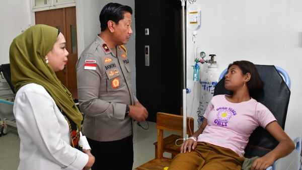 Wakapolda NTT, Brigjen Pol Baskoro Tri Prabowo saat mendatangi Rumah Sakit SK Lerik (ist)