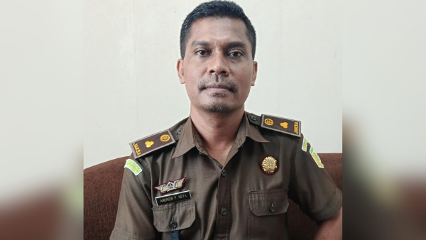 Kasi Pidsus Kejari Kabupaten Kupang, Andrew Keya saat ditemui diruang kerjanya (yandry/kupangterkini.com)
