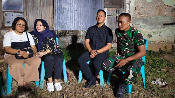 Ayah dan Ibu tercinta (kiri&kanan) alm Prada Lucky Namo