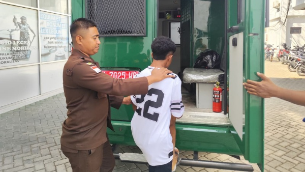 Tim Tabur Kajati NTT saat mengamankan DPO tindak pidana asusila