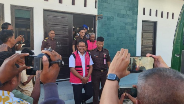 Kedua tersangka kasus korupsi di Rote Ndao (ist)
