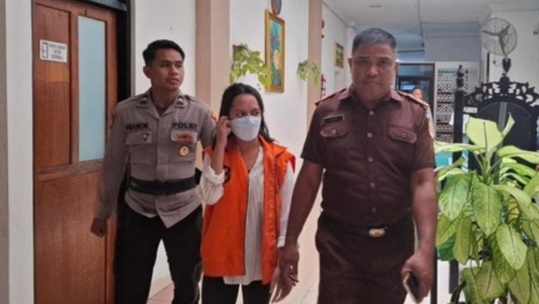 Stefani alias Fani (rompi orange)