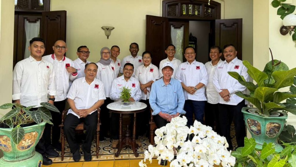 Pengurus DPP PROJO saat menemui Presiden RI ke-7 di kediamannya